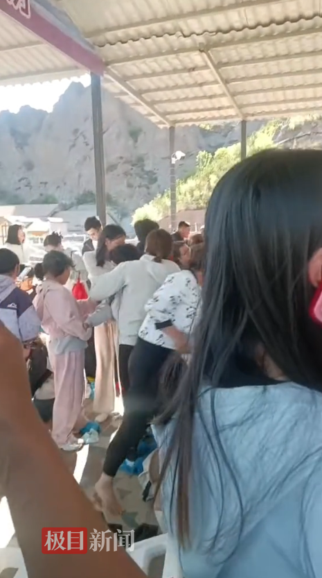 景区飞天魔毯失控游客被甩出 设备故障疑引发事故